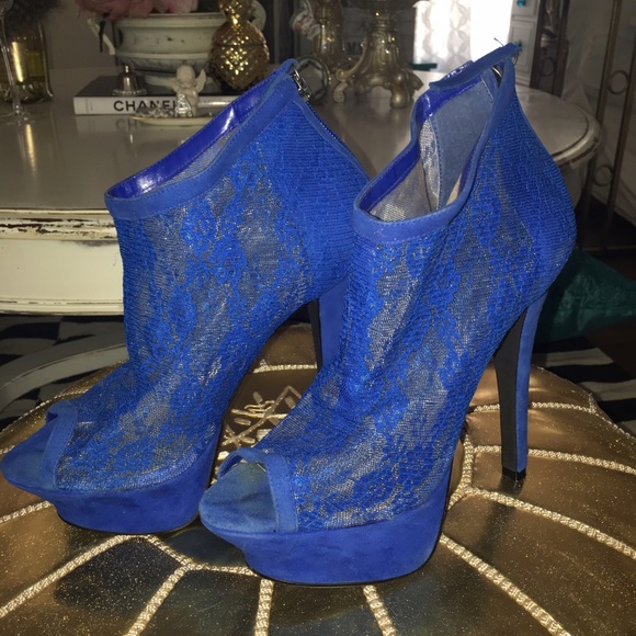 Size 7.5 Blue Bebe peep toe lace booties