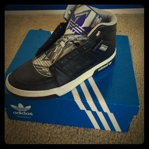 Mens adidas sneakers size 6