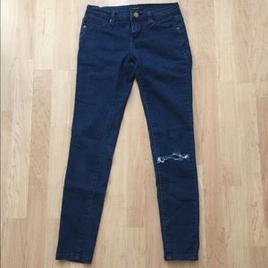 💙 dark wash ripped knee skinny jeans