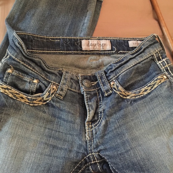 25L NEVER WORN daytrip jeans - Picture 2 of 3