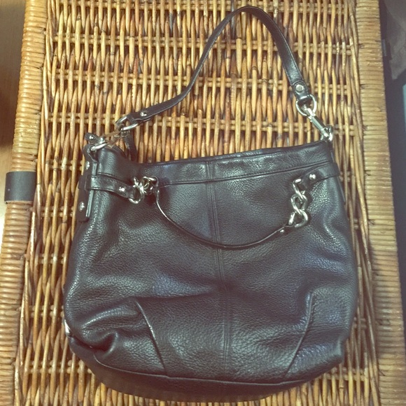 SUPER SALE -- you'll love this black COACH purse!!