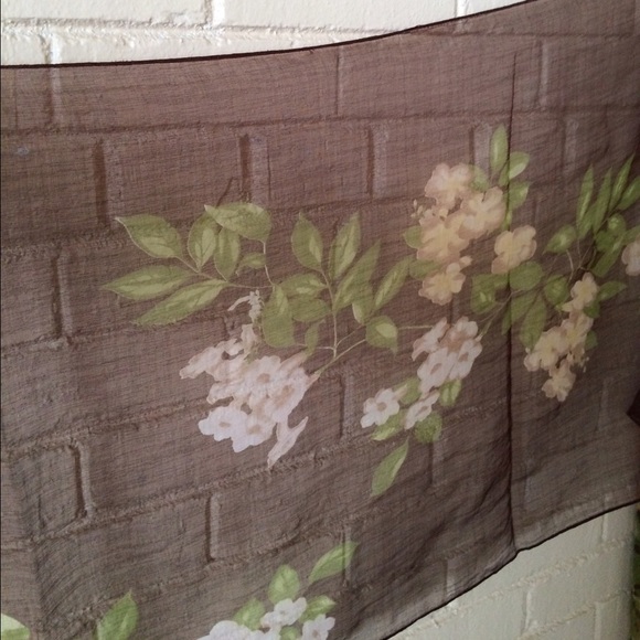 Bundle: The Limited Pretty Ivory Blouse - Picture 4 of 4