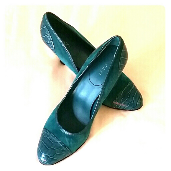 Nine West teal pumps