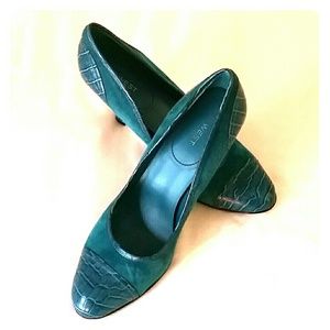 Nine West teal pumps
