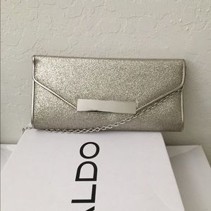 ALDO clutch
