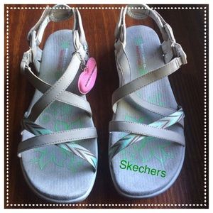 Skechers sandals✨