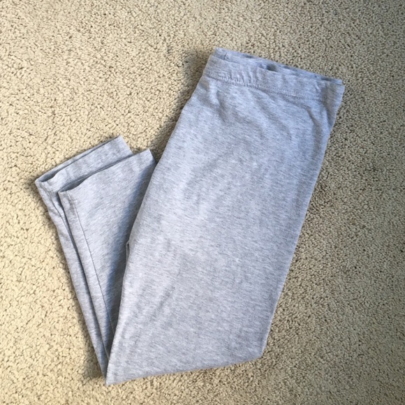 ✨Gray Capri leggings!✨ Excellent condition