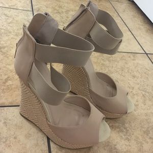 Nude wedges