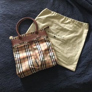 ⚡️FLASH SALE⚡️👜Burberry Tote🐎