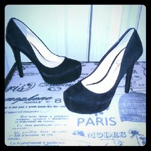 WINTER SALE Jessica Simpson Suede Black Pumps  NEW