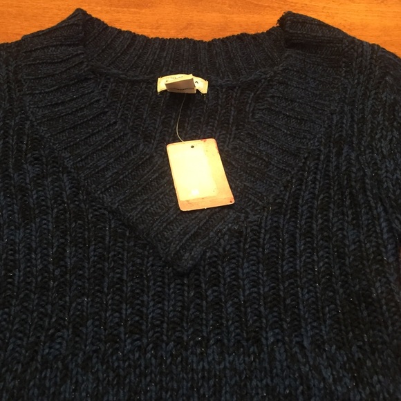 NWT Arizona V-Neck Sweater! - Picture 2 of 2