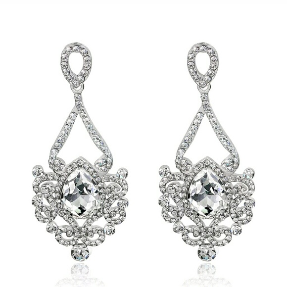 ⭐NEW! Beautiful Crystal Dangle Earrings