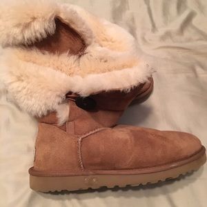 Ugg Short Bailey Button Boots