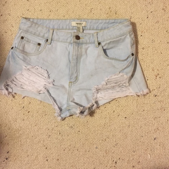 Light wash destroyed Jean shorts