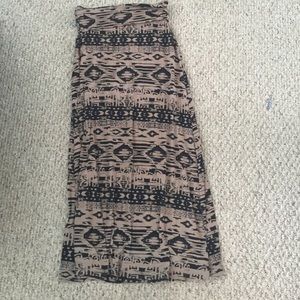 Macy & Taylor long brown skirt with a pattern