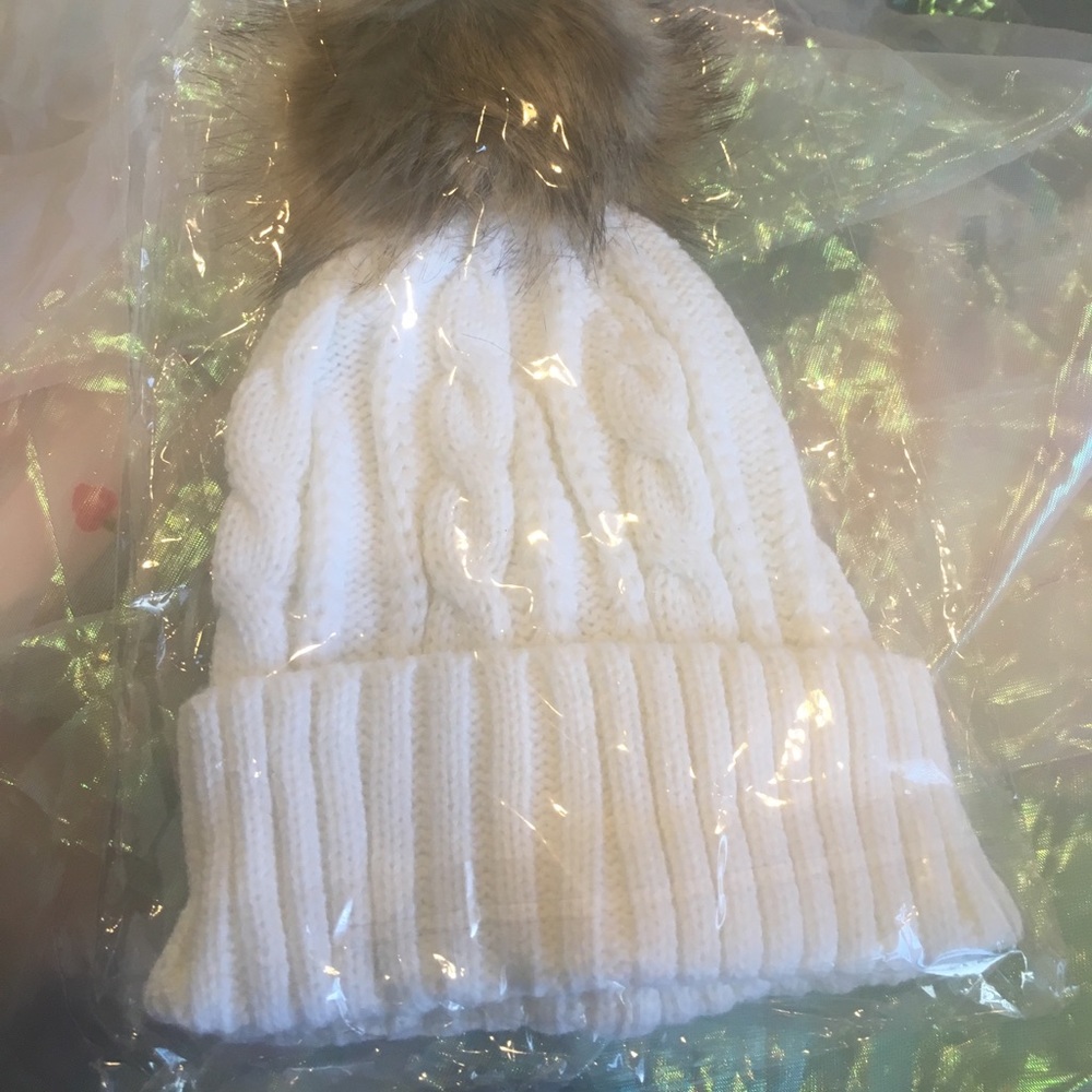 Adorable White Pom Beanie - Picture 4 of 4