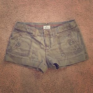 American Eagle Cargo Shorts: Dark Green