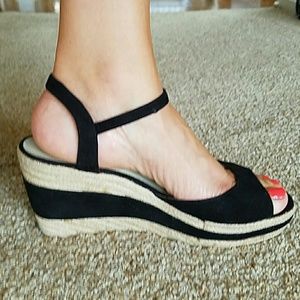 Kenneth Cole Reaction Platform Wedges