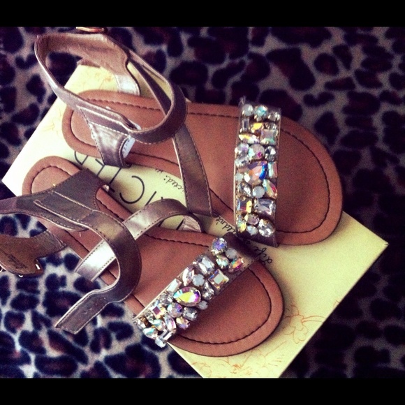 ✨🆕Gorgeous sandals!✨