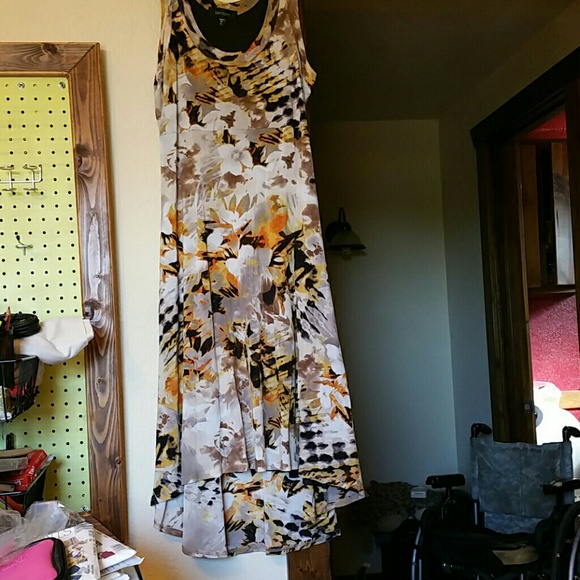Sleeveless hi lo dress - Picture 1 of 2