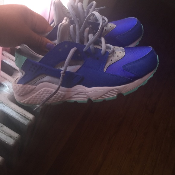 Nike Shoes - 💥💥Nike Huaraches