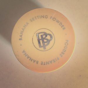 Bella Pierre Banana Setting Powder