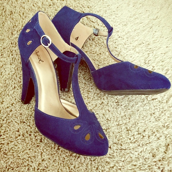 🍂WEEKEND SALE🍂 Navy Suede T-Strap Heels