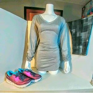 Workout top.     (LS1)