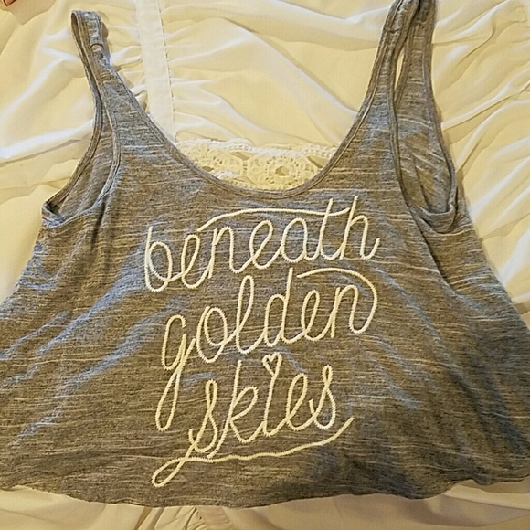 Crop top shirt with lace back
