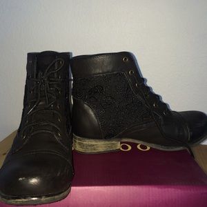 Ankle high boots with beautiful floral design