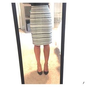 LOFT black and white patterned pencil skirt