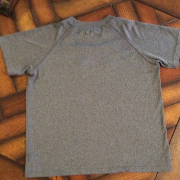 *SOLD*Under Armour XYL  Loose heatgear top - Picture 3 of 3