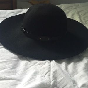 Black floppy hat