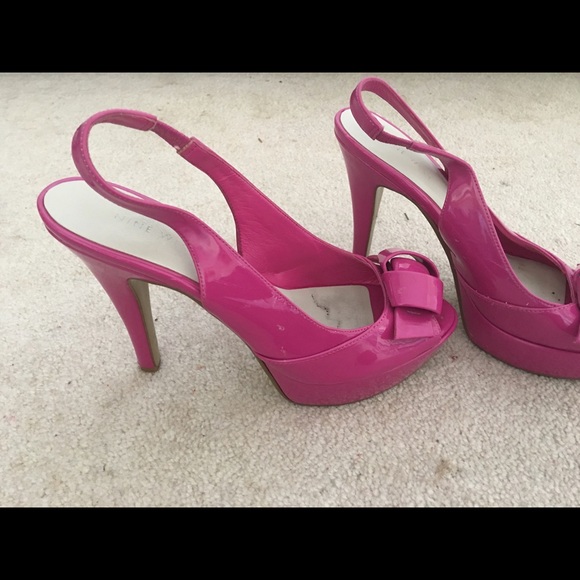 Nine West hot pink "cute as a bow" Heels
