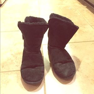 Black fluffy Bearpaws