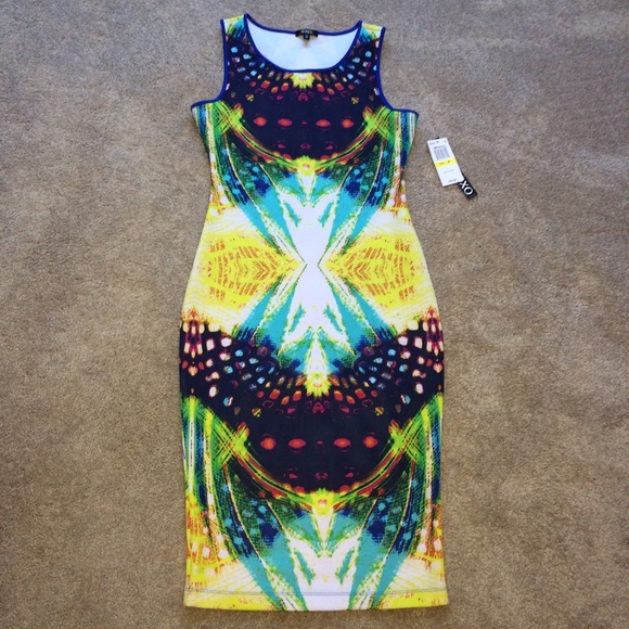 Sleeveless over the knee dress - Picture 1 of 4