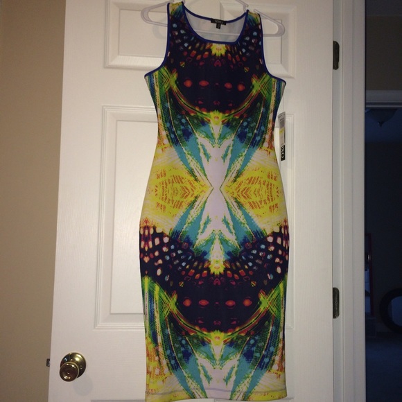 Sleeveless over the knee dress - Picture 4 of 4
