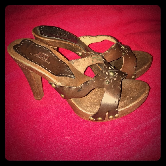 brown faux wood/ leather heel