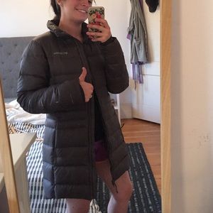 Thigh-length women's down parka
