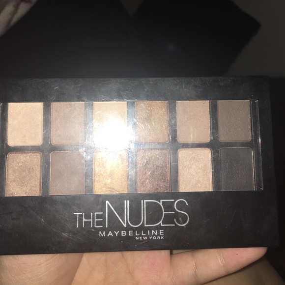 Eyeshadow Pallette - Picture 2 of 2