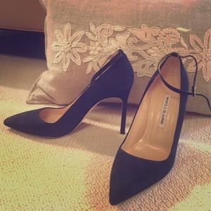 Manoli Blahnik d"orsay pumps