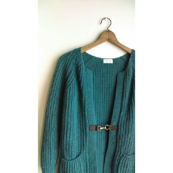 Elegant Teal Clasp Cardigan