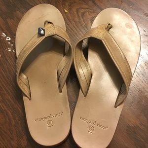 Vineyard vines flip flops