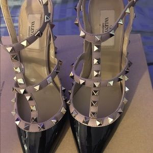 SOLD‼️Valentino ROCKSTUD shoes. Beauties💞