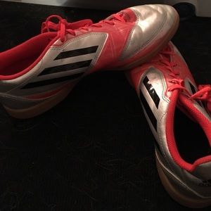 Indoor soccer shoes