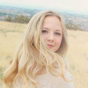 Meet your Posher, Avery