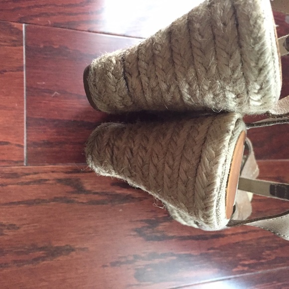 Cute platform espadrille sandals. - Picture 2 of 3