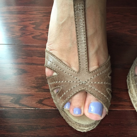 Cute platform espadrille sandals. - Picture 3 of 3