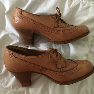 Bass leather Oxford heels