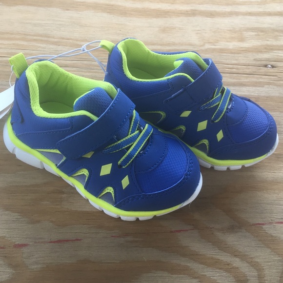 Toddler Boys sneakers sz 6
